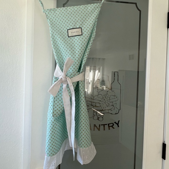 Apron - Picture 2 of 3